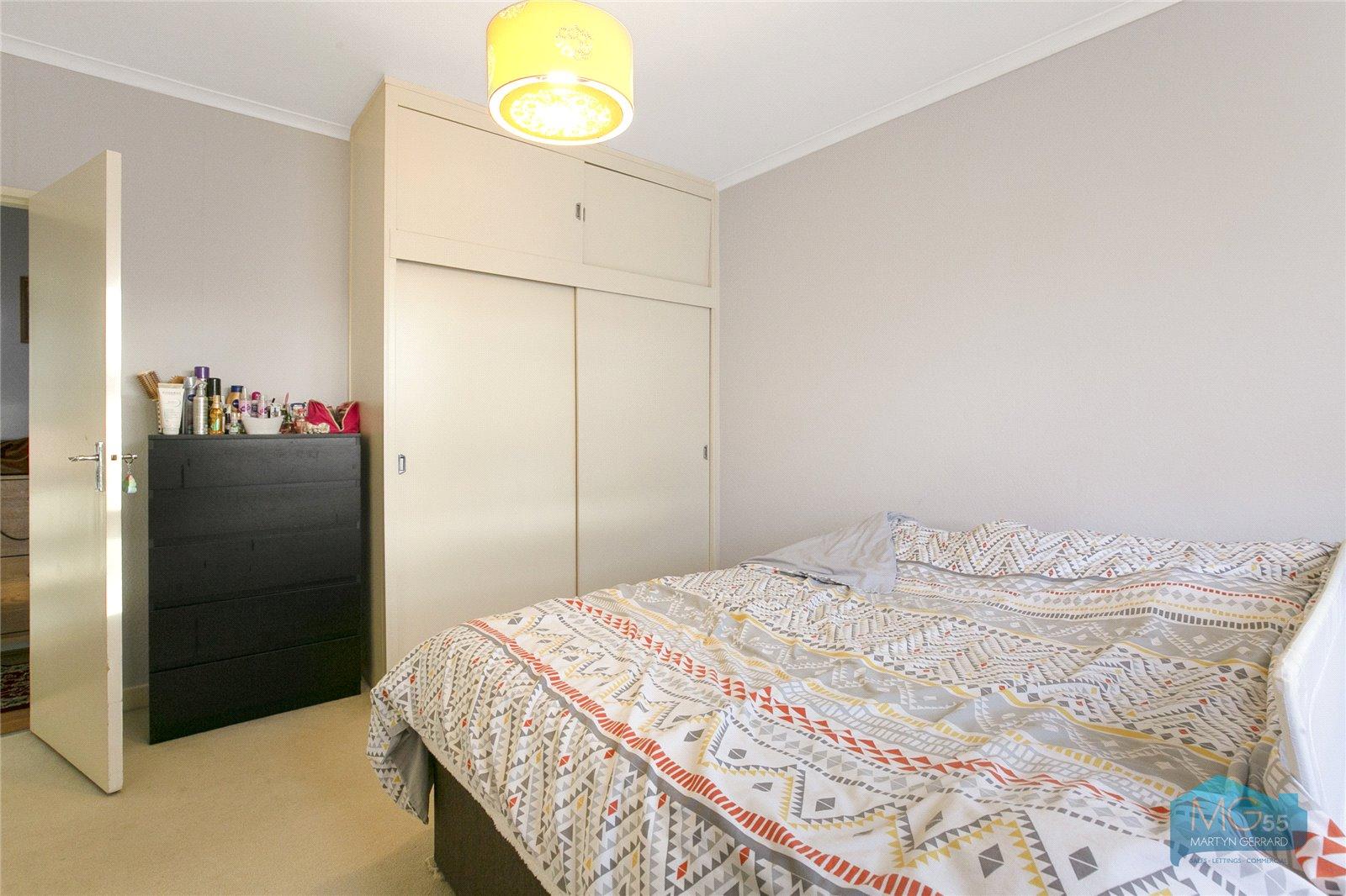 2 bedroom Apartment to rent - Martyn Gerrard