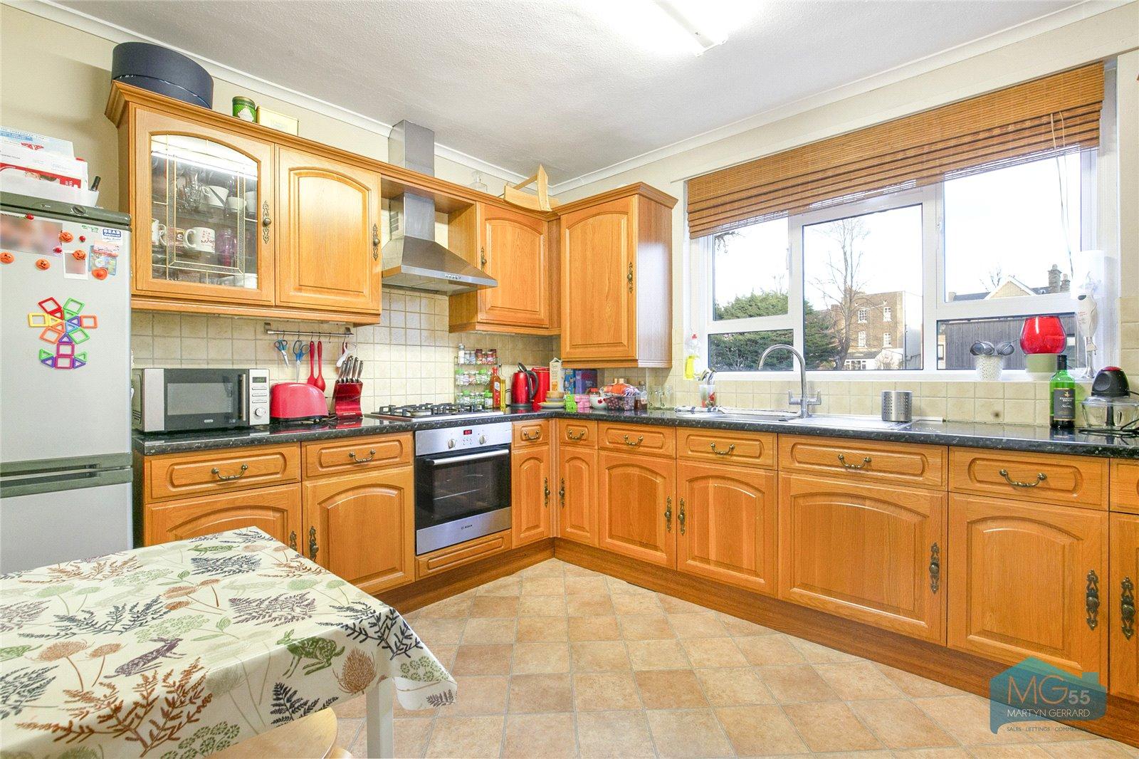 2 bedroom Apartment to rent - Martyn Gerrard