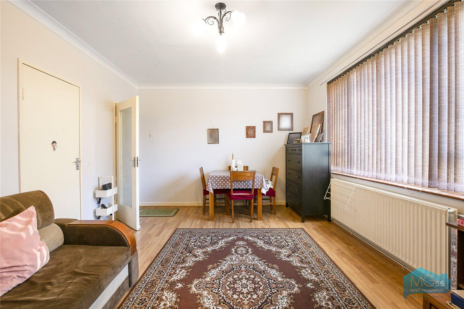 2 bedroom Apartment to rent - Martyn Gerrard