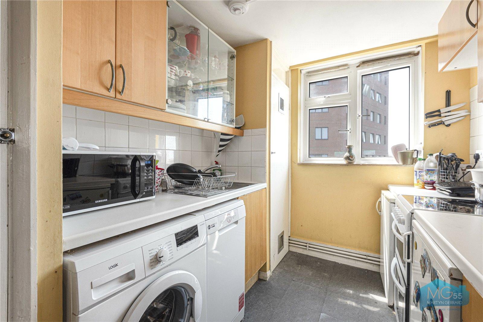 2 bedroom Apartment to rent - Martyn Gerrard
