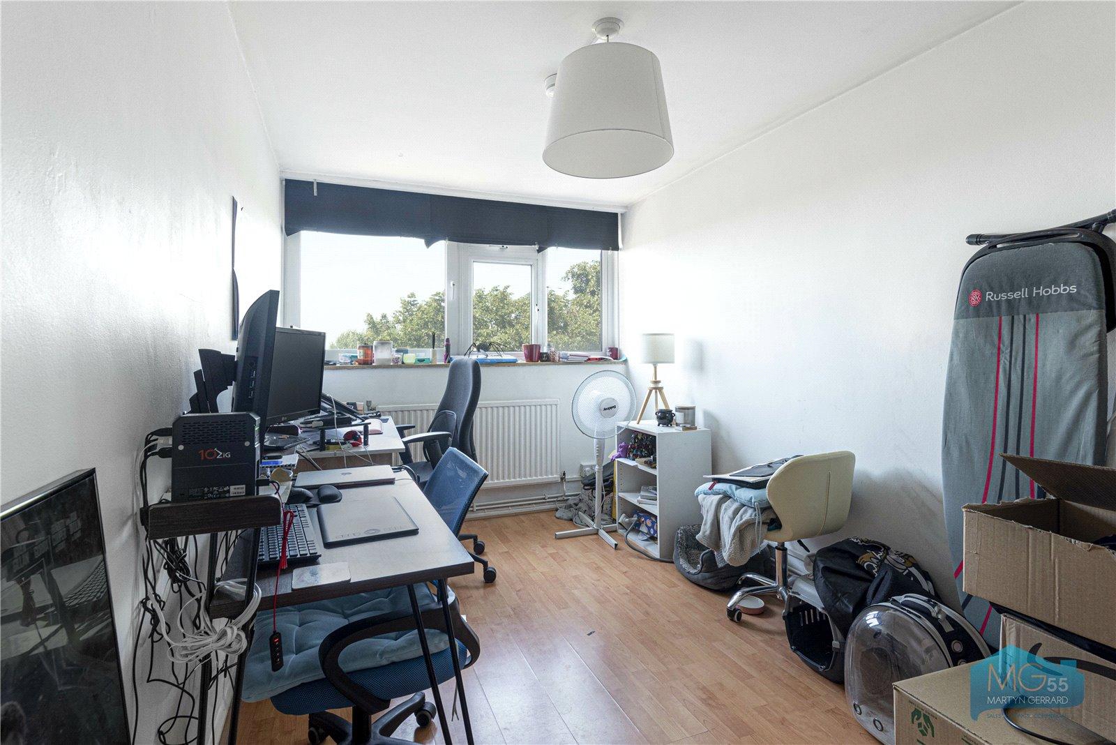 2 bedroom Apartment to rent - Martyn Gerrard
