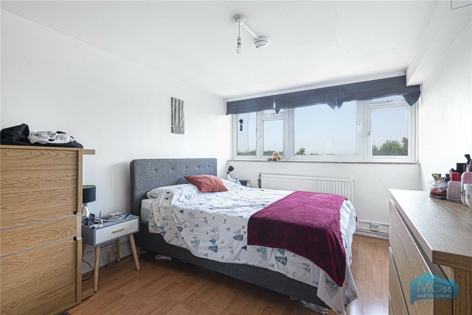2 bedroom Apartment to rent - Martyn Gerrard