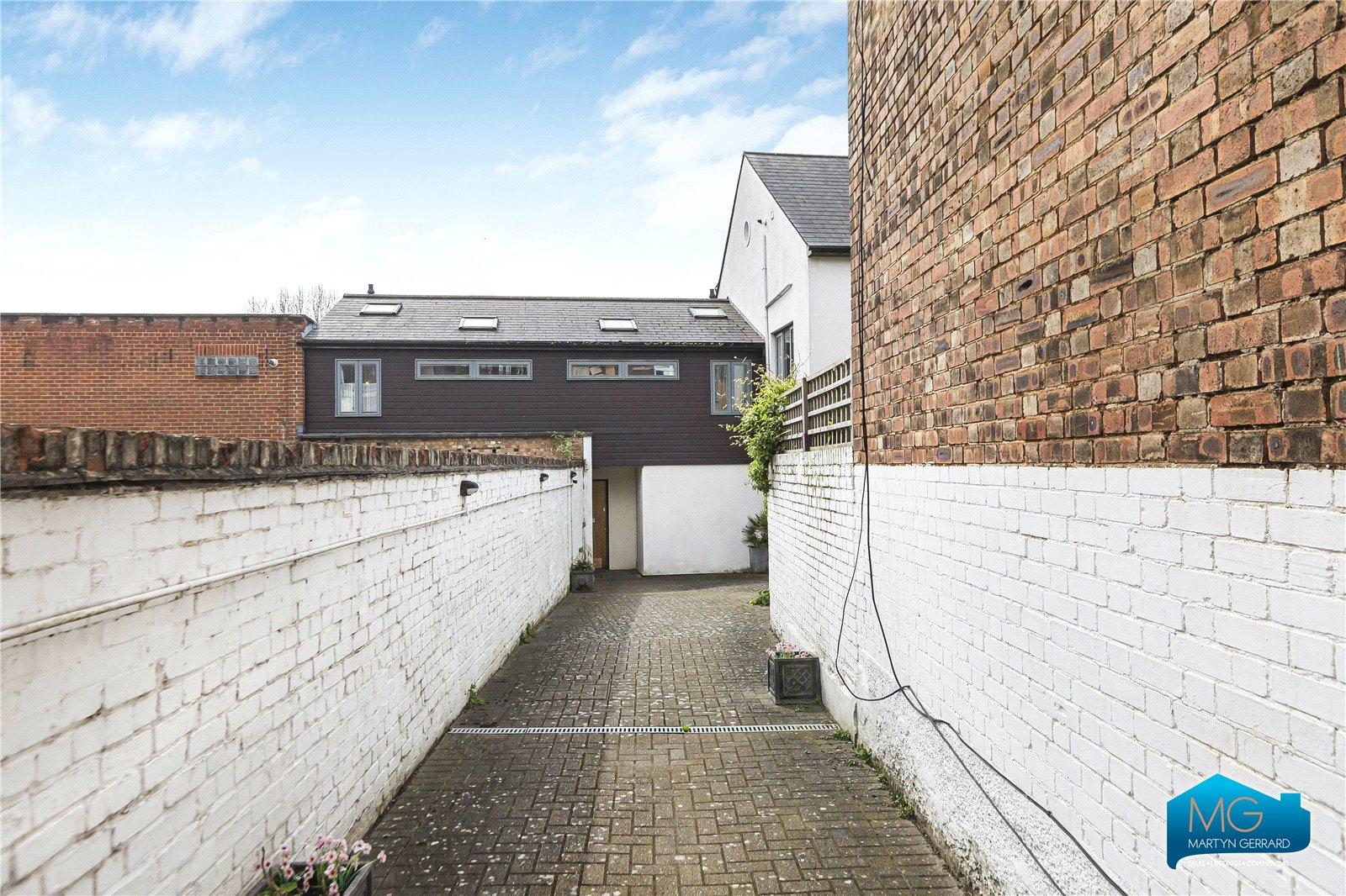 2 bedroom Terraced House to rent - Martyn Gerrard