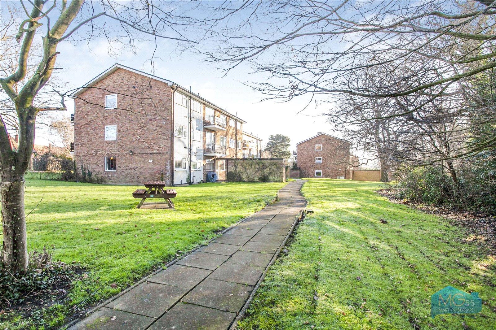 2 bedroom Ground Floor Flat to rent - Martyn Gerrard