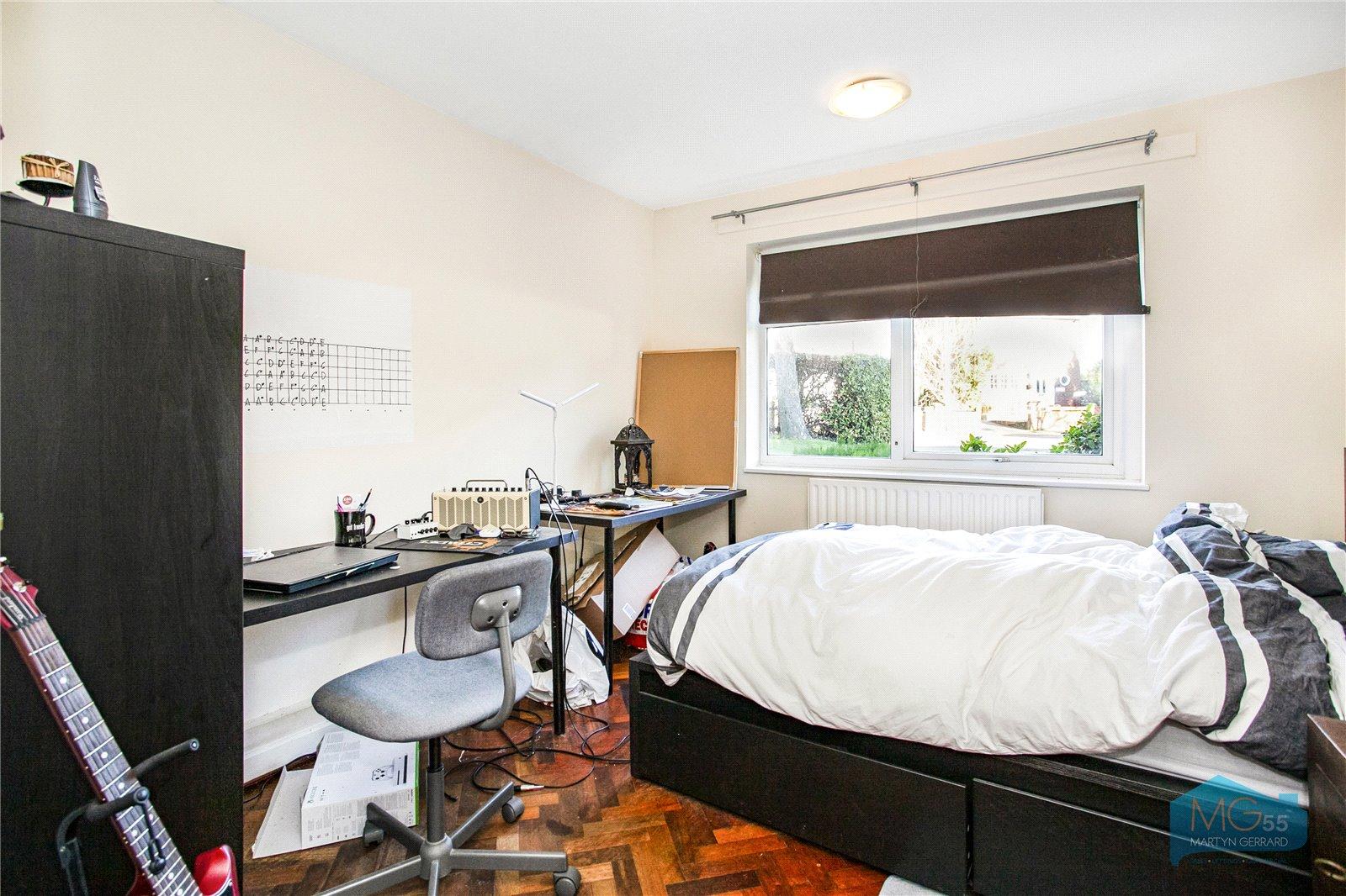 2 bedroom Ground Floor Flat to rent - Martyn Gerrard