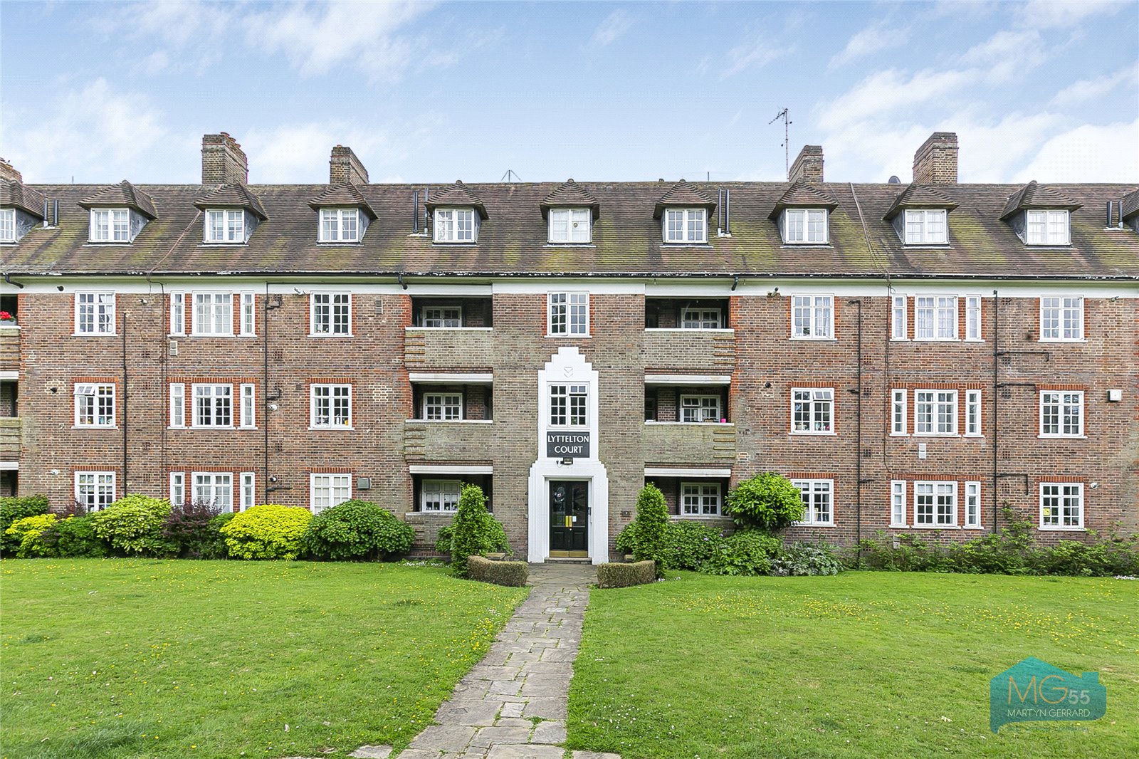 2 bedroom Apartment to rent - Martyn Gerrard