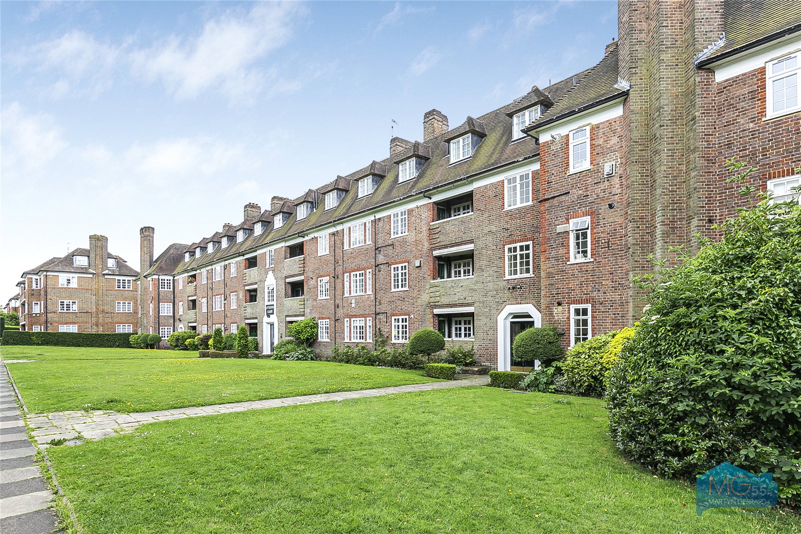 2 bedroom Apartment to rent - Martyn Gerrard