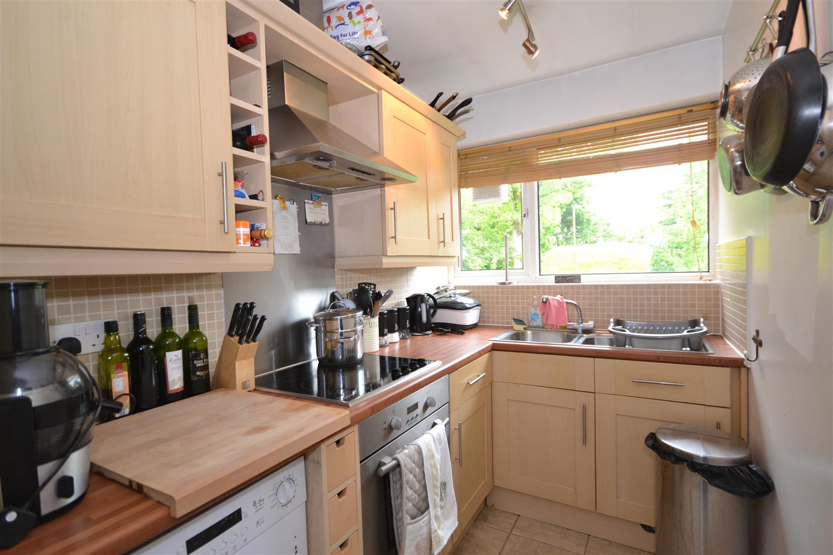 2 bedroom Ground Floor Flat to rent - Martyn Gerrard
