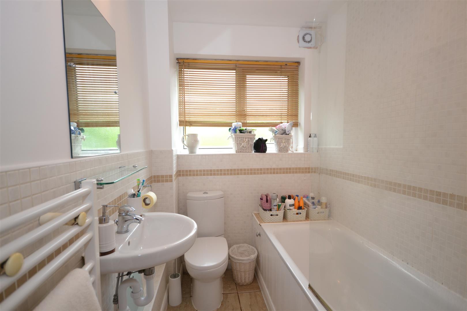 2 bedroom Ground Floor Flat to rent - Martyn Gerrard