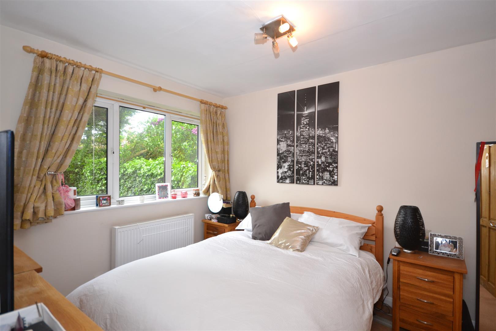 2 bedroom Ground Floor Flat to rent - Martyn Gerrard