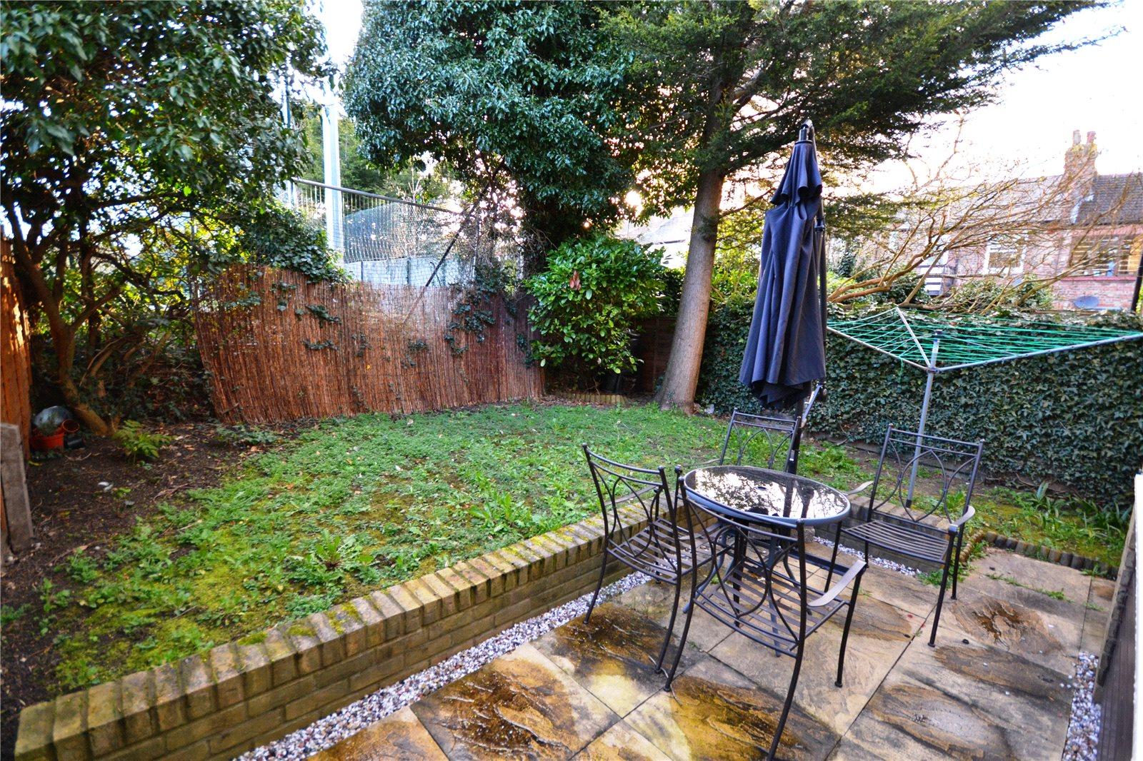 2 bedroom Ground Floor Flat to rent - Martyn Gerrard