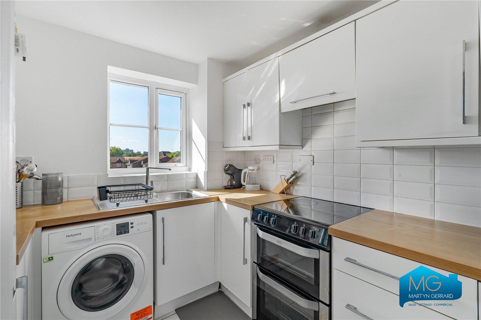2 bedroom Apartment to rent - Martyn Gerrard