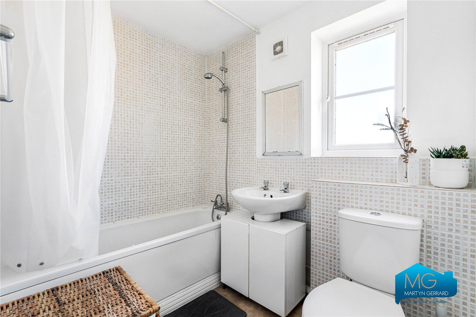 2 bedroom Apartment to rent - Martyn Gerrard