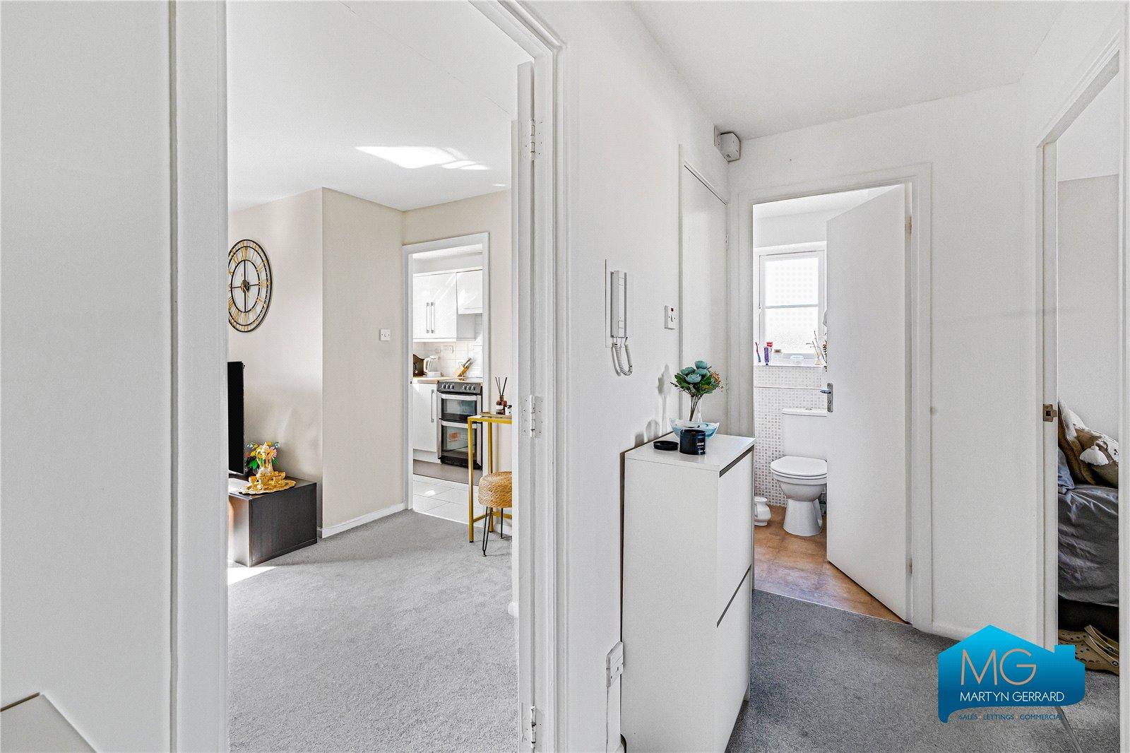 2 bedroom Apartment to rent - Martyn Gerrard