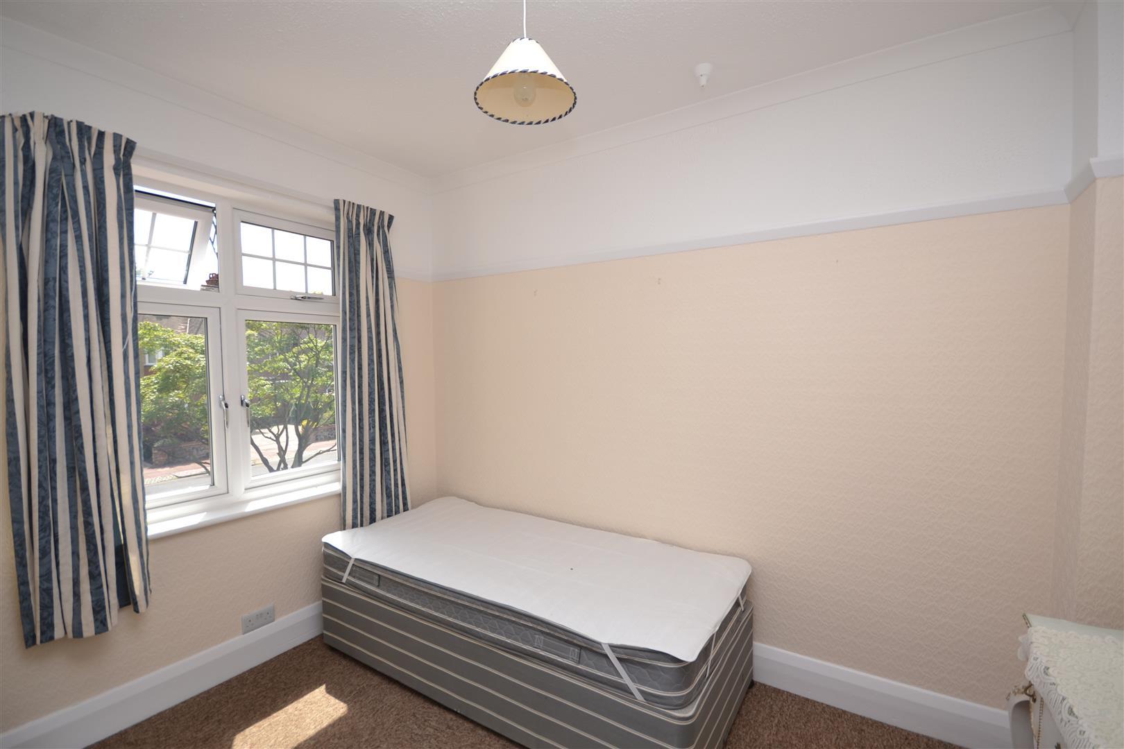 4 bedroom Semi-Detached House to rent - Martyn Gerrard