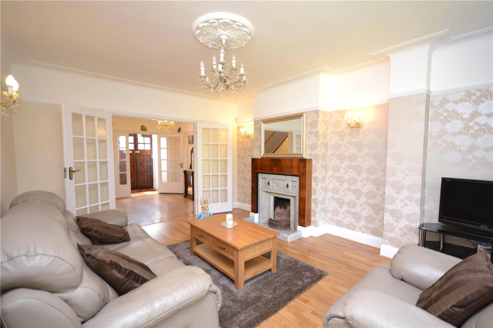 4 bedroom Semi-Detached House to rent - Martyn Gerrard