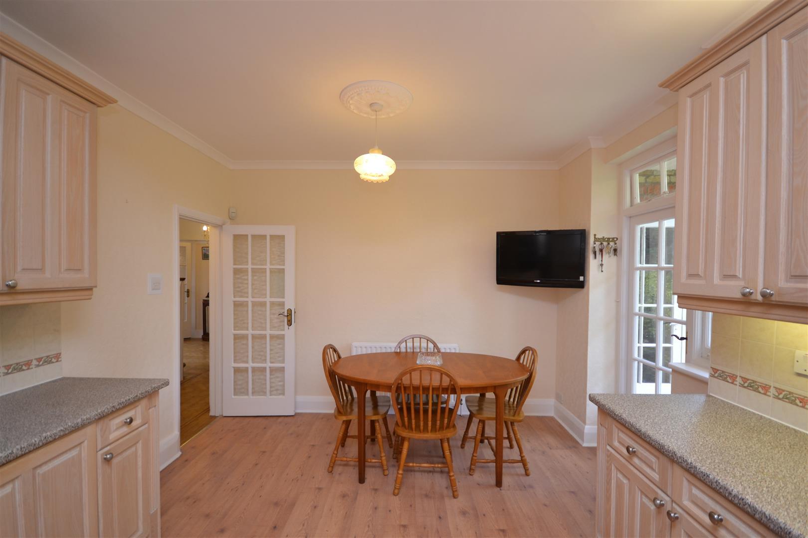 4 bedroom Semi-Detached House to rent - Martyn Gerrard