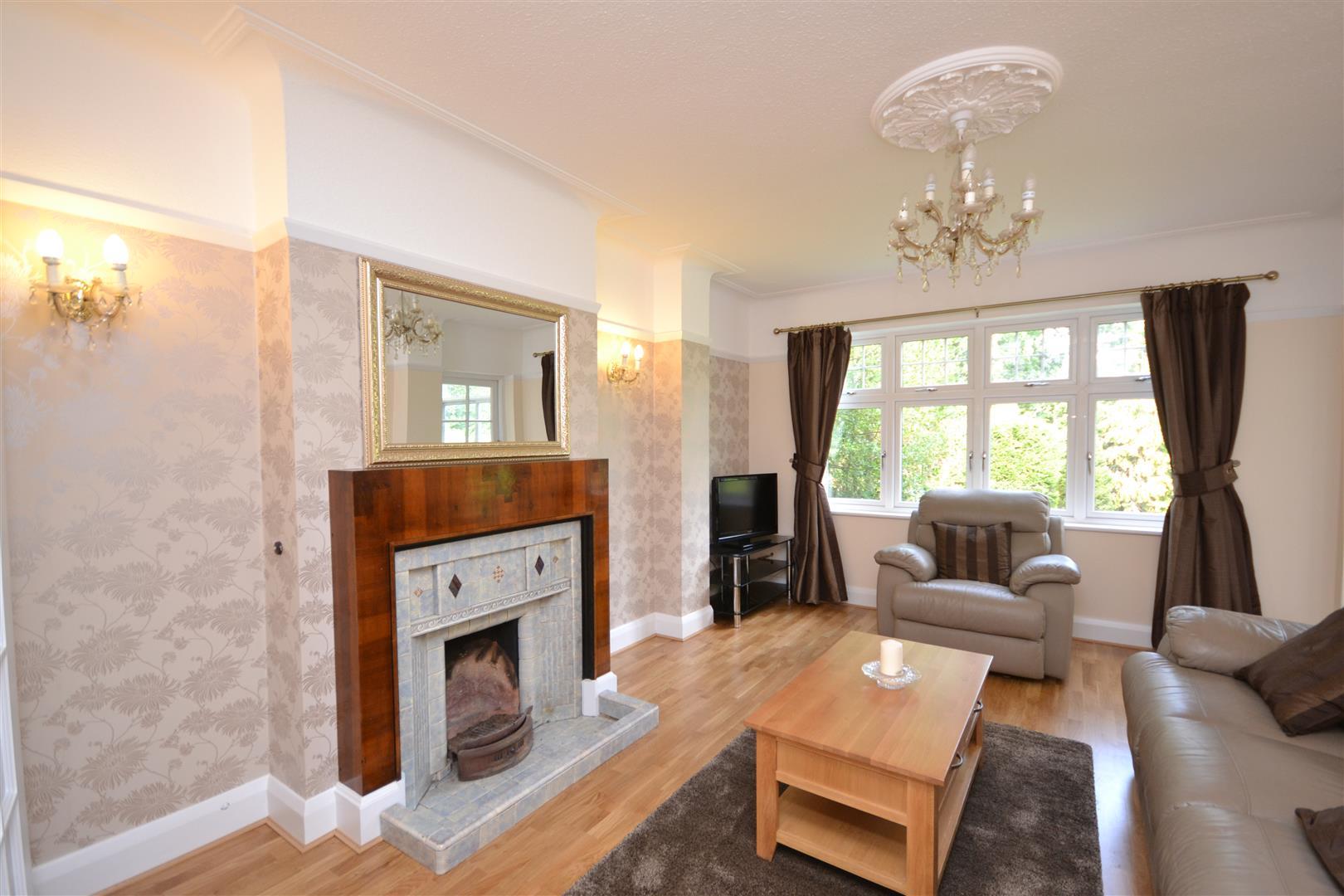 4 bedroom Semi-Detached House to rent - Martyn Gerrard