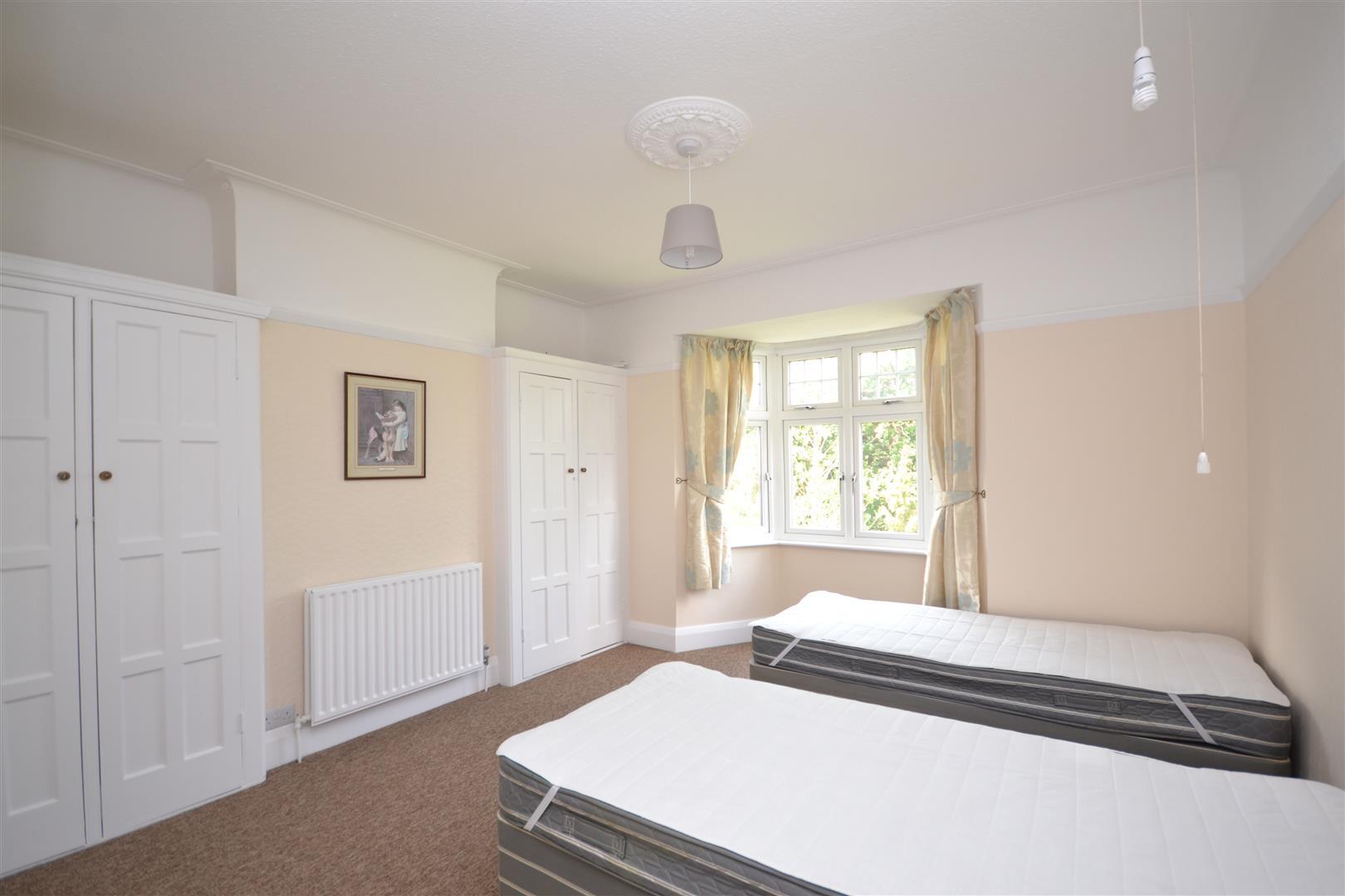 4 bedroom Semi-Detached House to rent - Martyn Gerrard