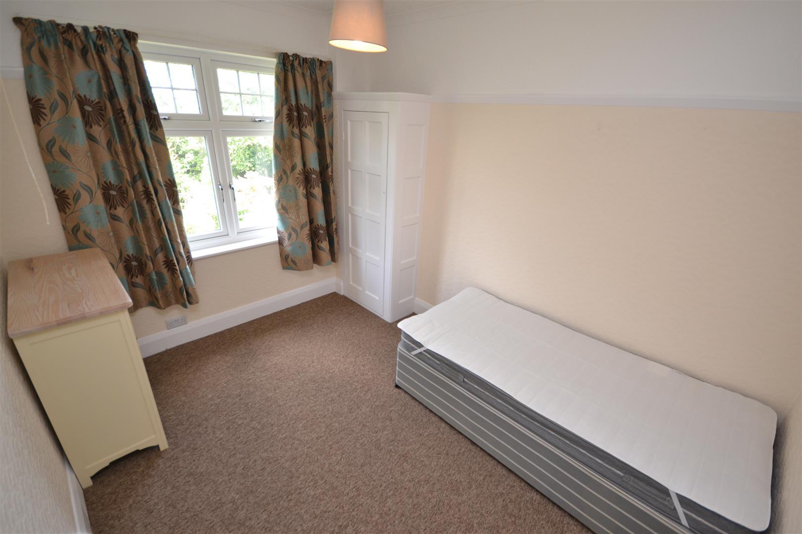 4 bedroom Semi-Detached House to rent - Martyn Gerrard