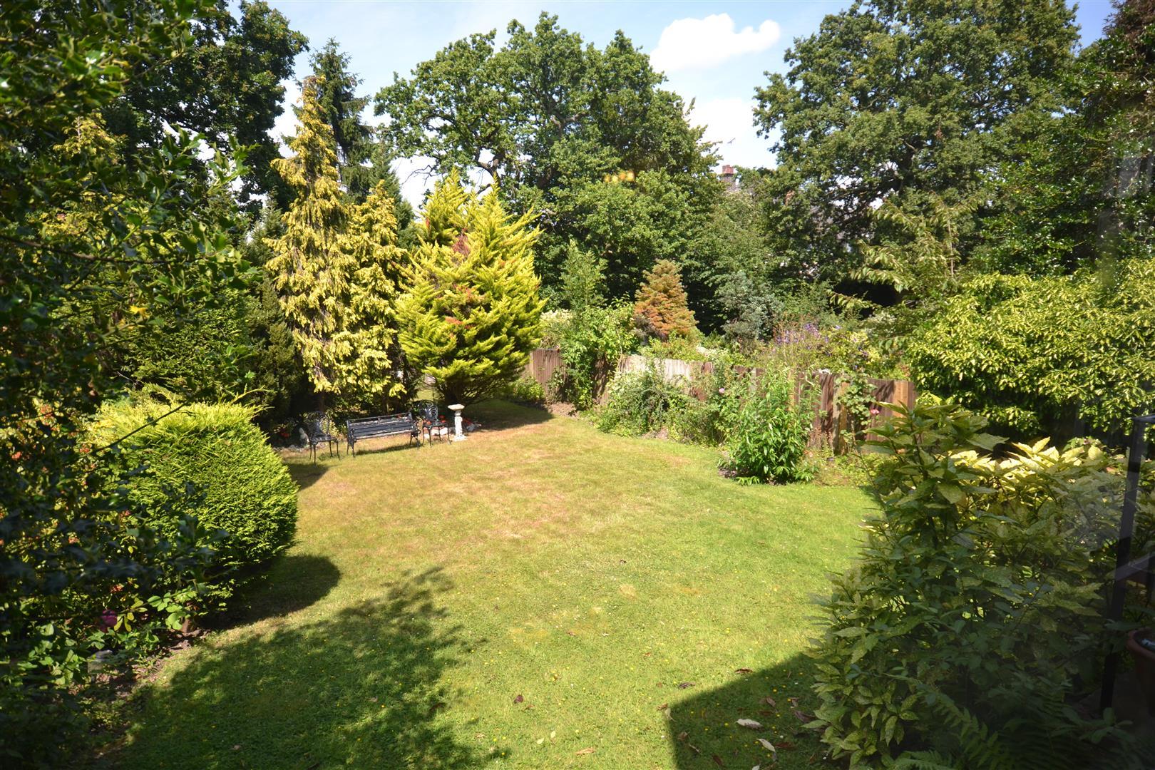 4 bedroom Semi-Detached House to rent - Martyn Gerrard
