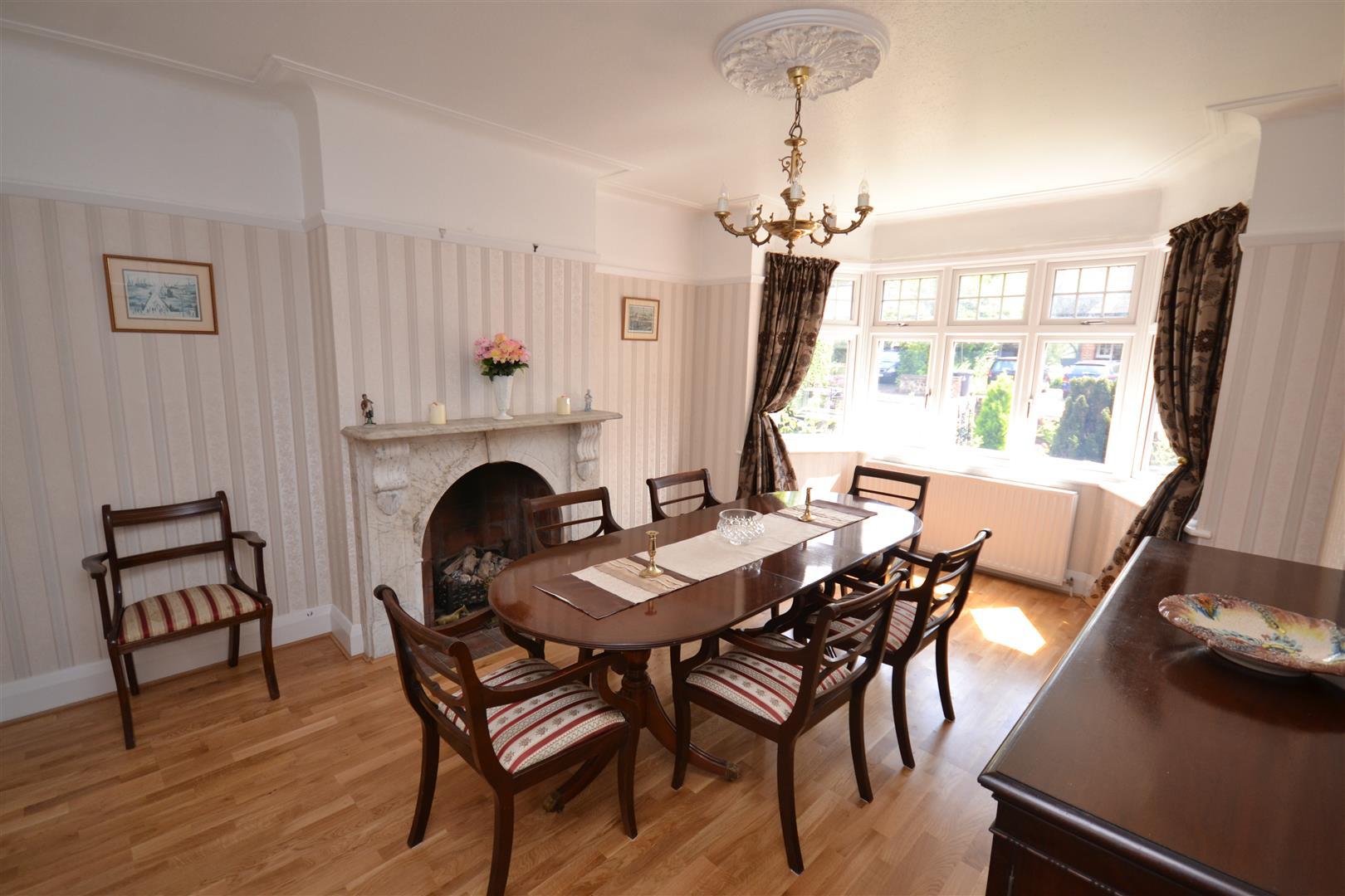 4 bedroom Semi-Detached House to rent - Martyn Gerrard
