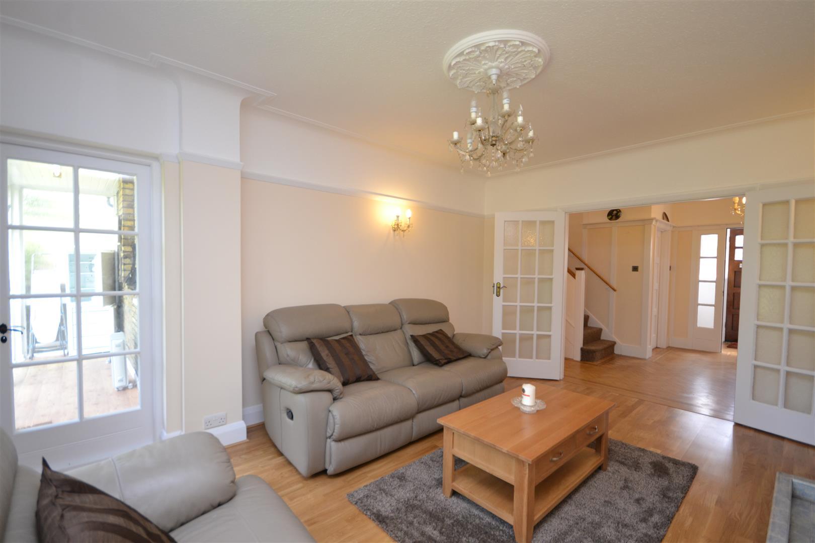 4 bedroom Semi-Detached House to rent - Martyn Gerrard