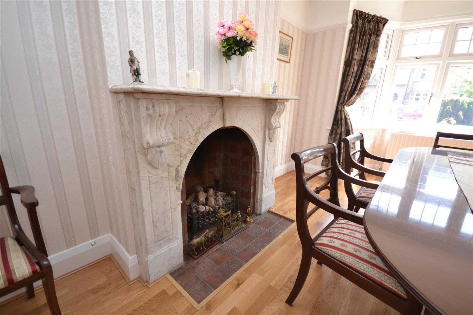 4 bedroom Semi-Detached House to rent - Martyn Gerrard