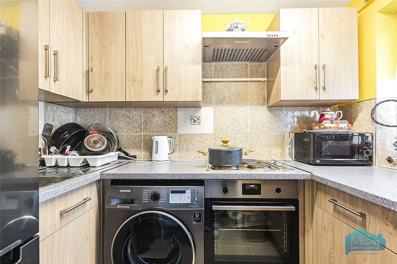 1 bedroom Ground Floor Flat to rent - Martyn Gerrard