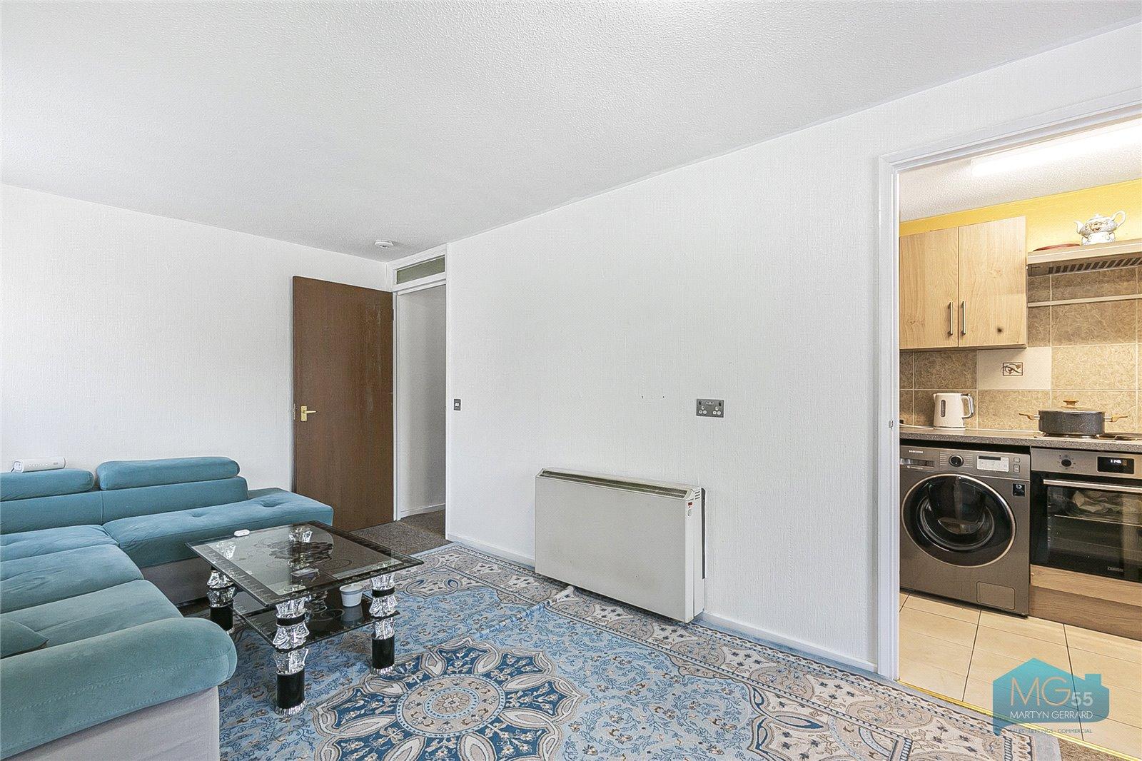 1 bedroom Ground Floor Flat to rent - Martyn Gerrard