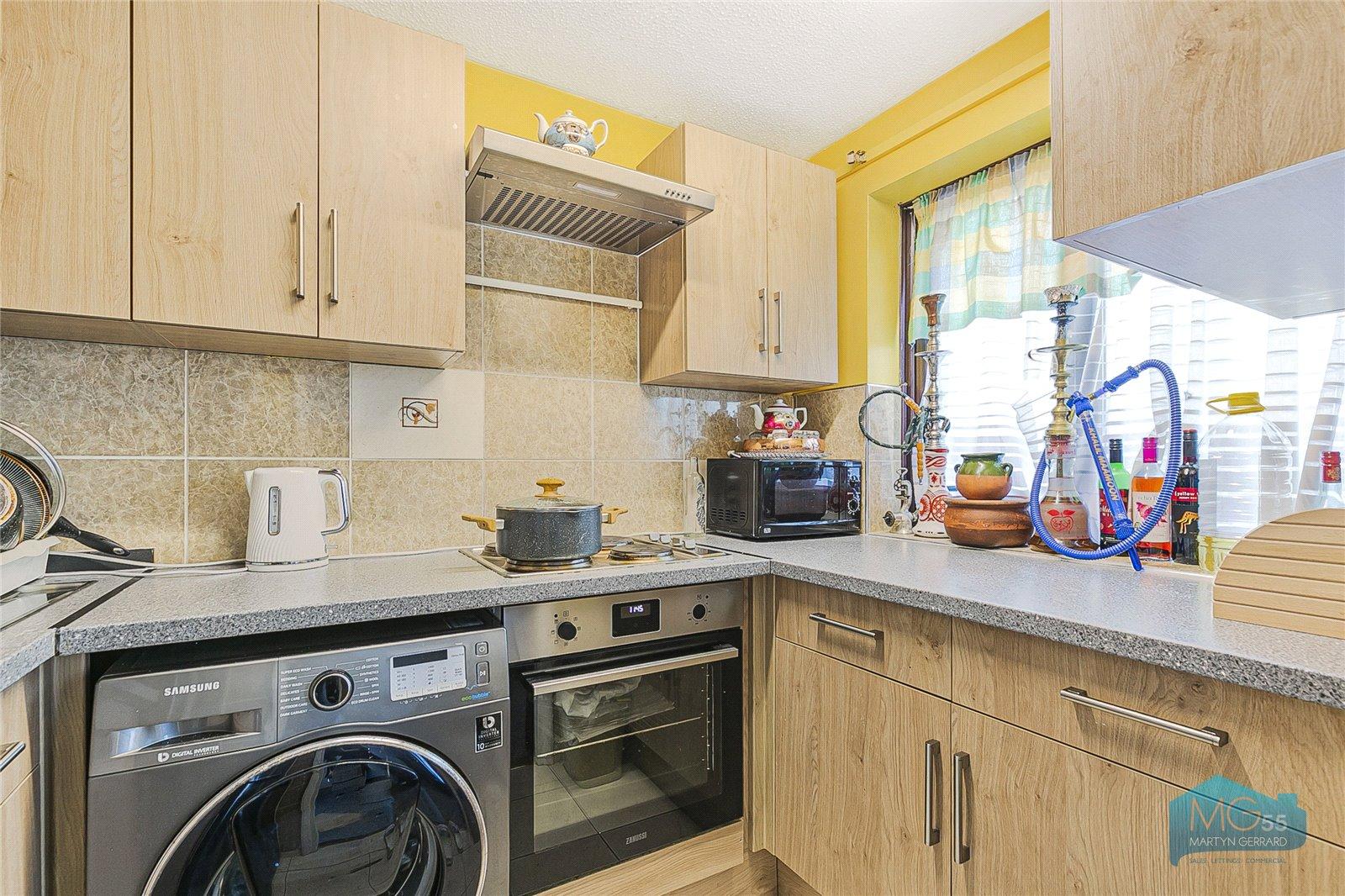 1 bedroom Ground Floor Flat to rent - Martyn Gerrard