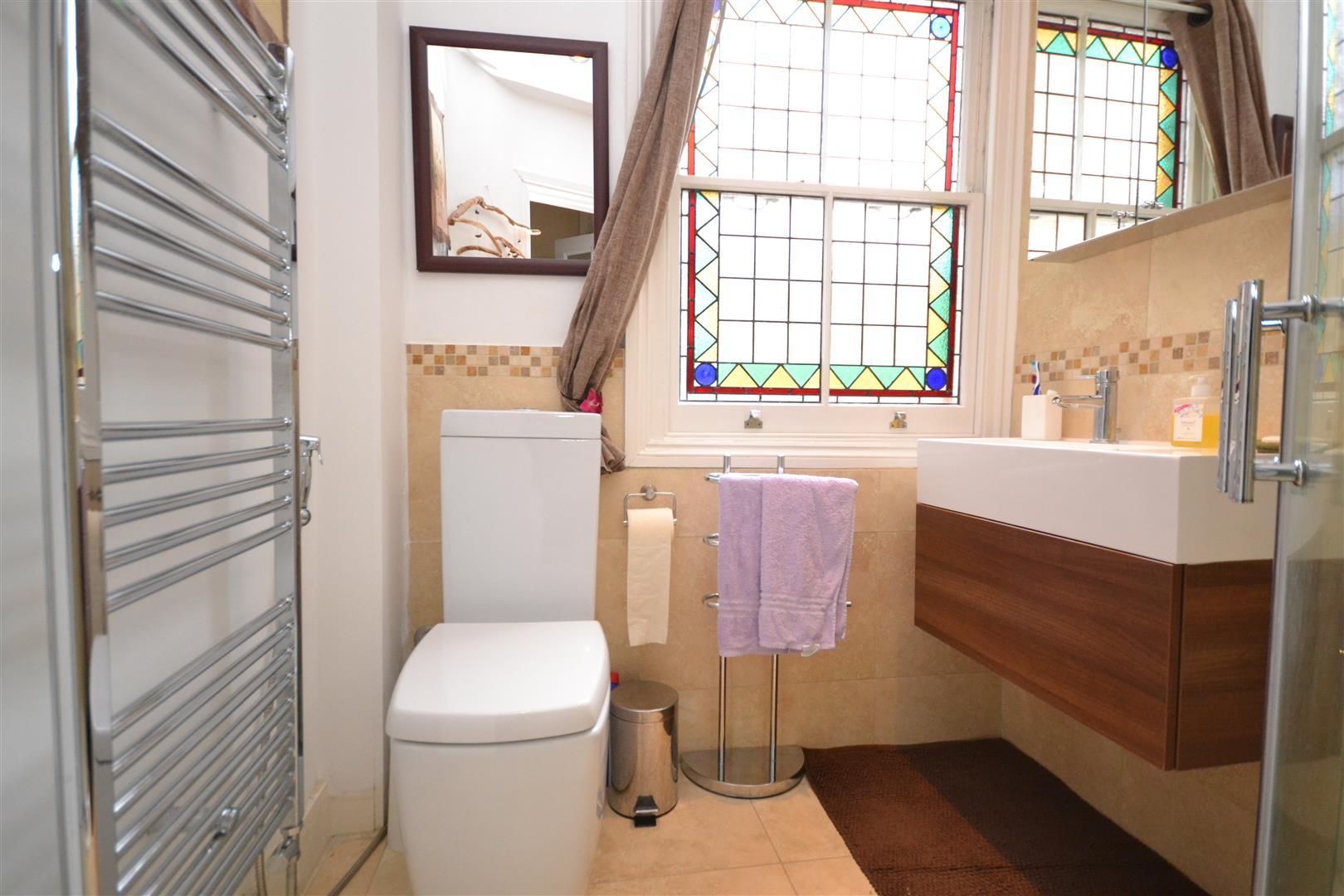 2 bedroom Apartment to rent - Martyn Gerrard
