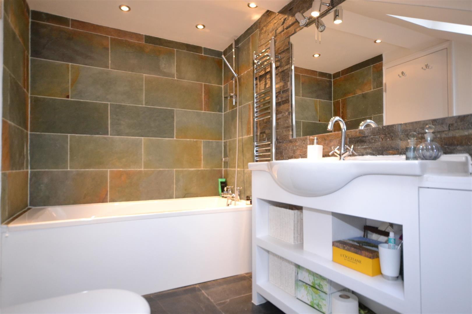 2 bedroom Apartment to rent - Martyn Gerrard