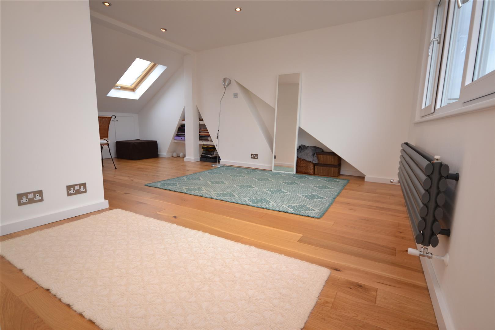 2 bedroom Apartment to rent - Martyn Gerrard