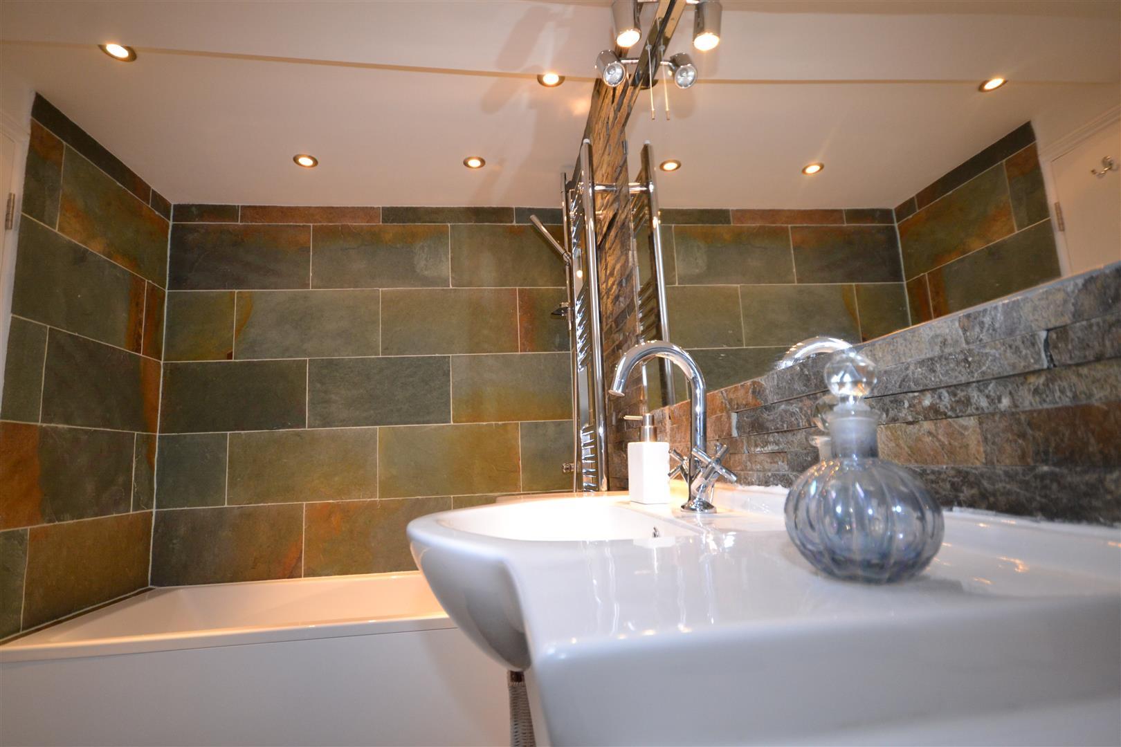 2 bedroom Apartment to rent - Martyn Gerrard