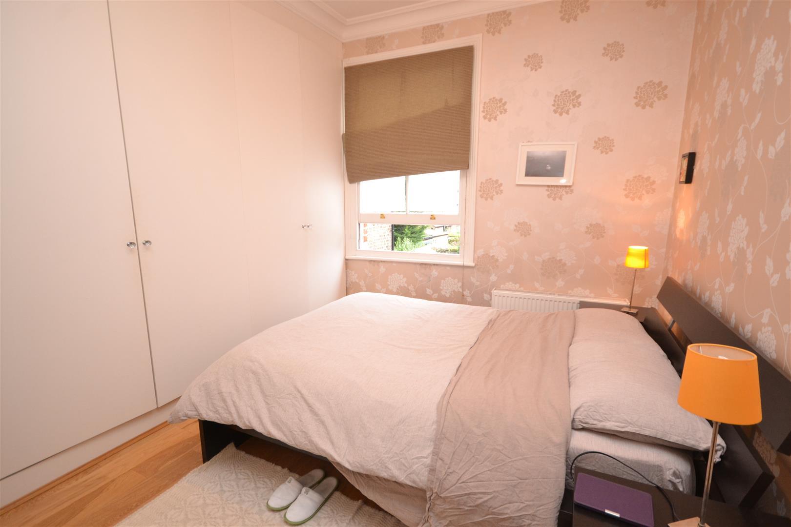 2 bedroom Apartment to rent - Martyn Gerrard