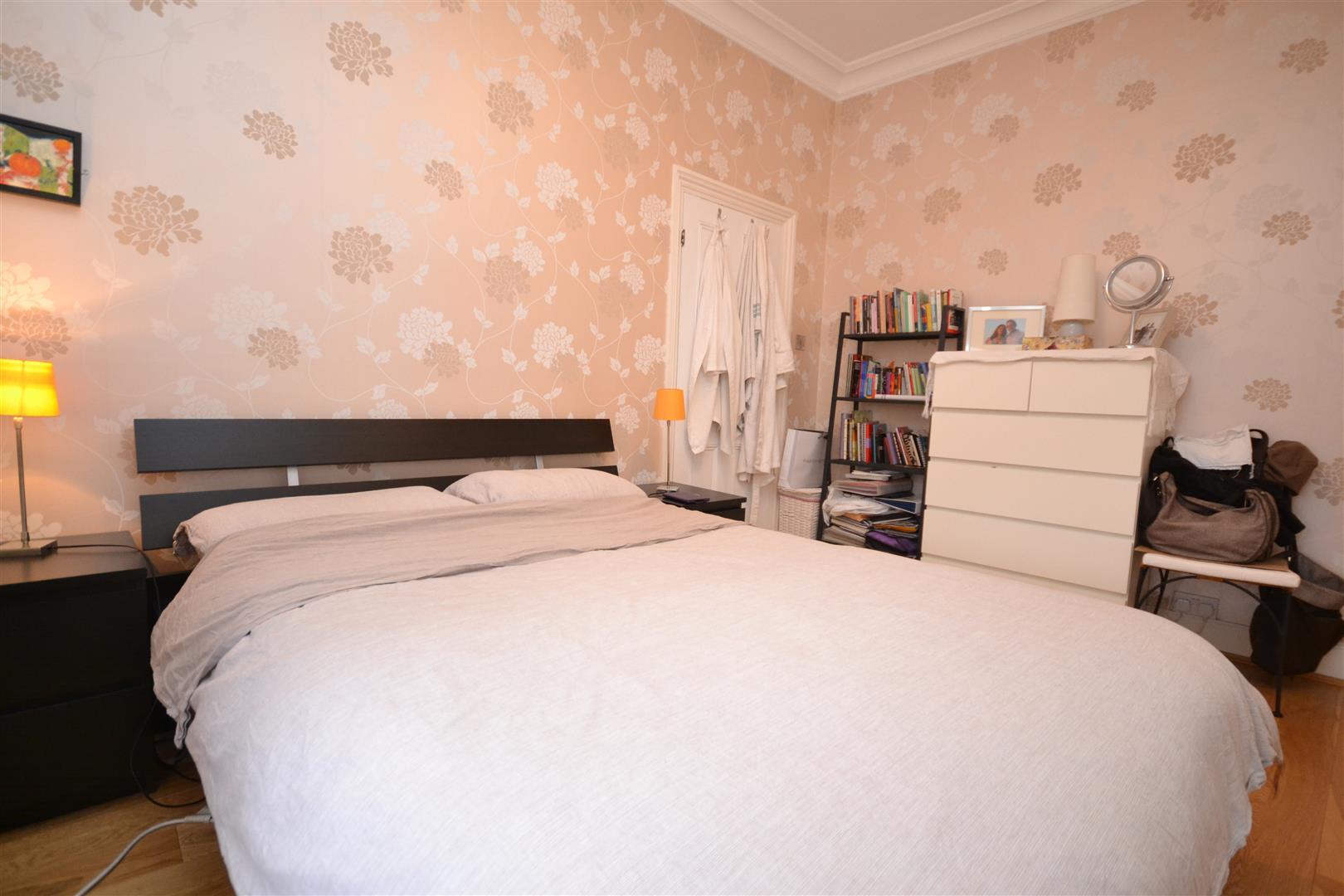 2 bedroom Apartment to rent - Martyn Gerrard