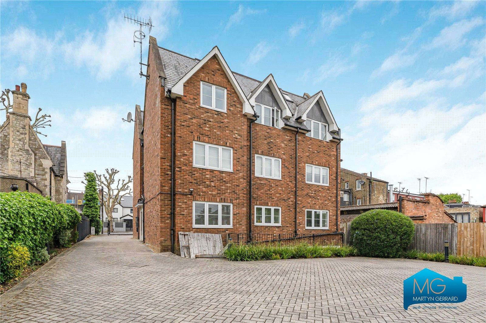 2 bedroom Apartment to rent - Martyn Gerrard