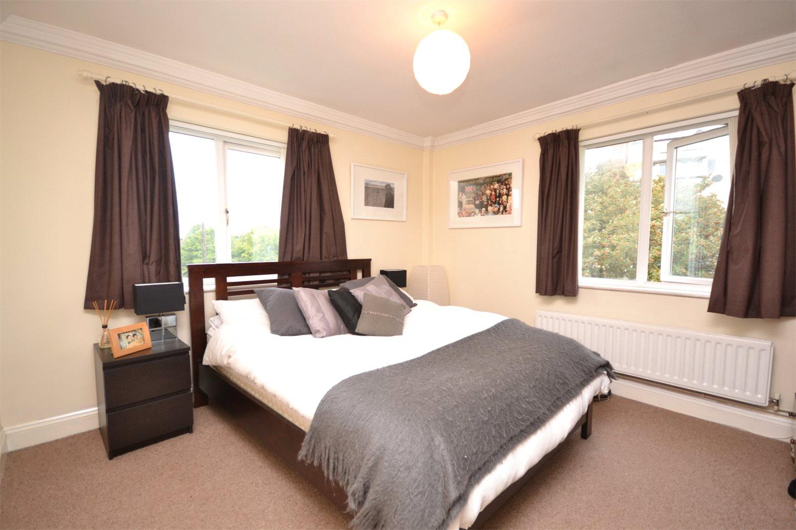 3 bedroom Apartment to rent + ' - Martyn Gerrard