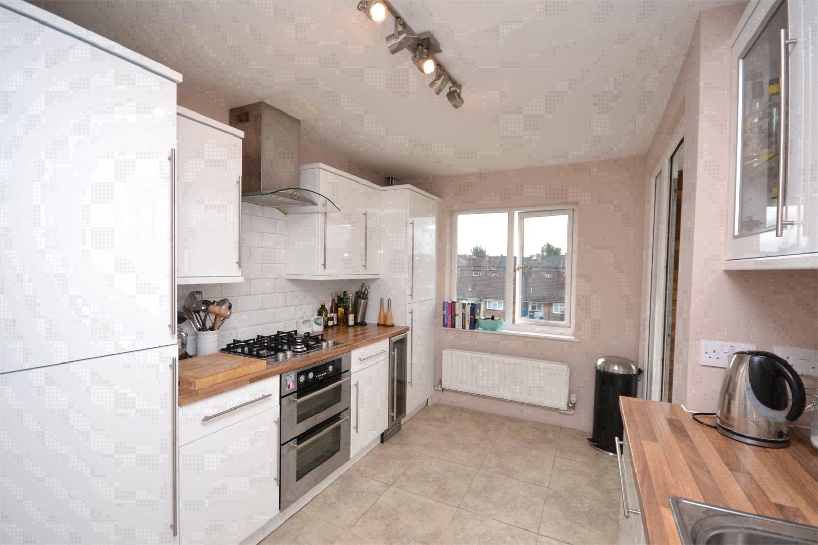 3 bedroom Apartment to rent + ' - Martyn Gerrard