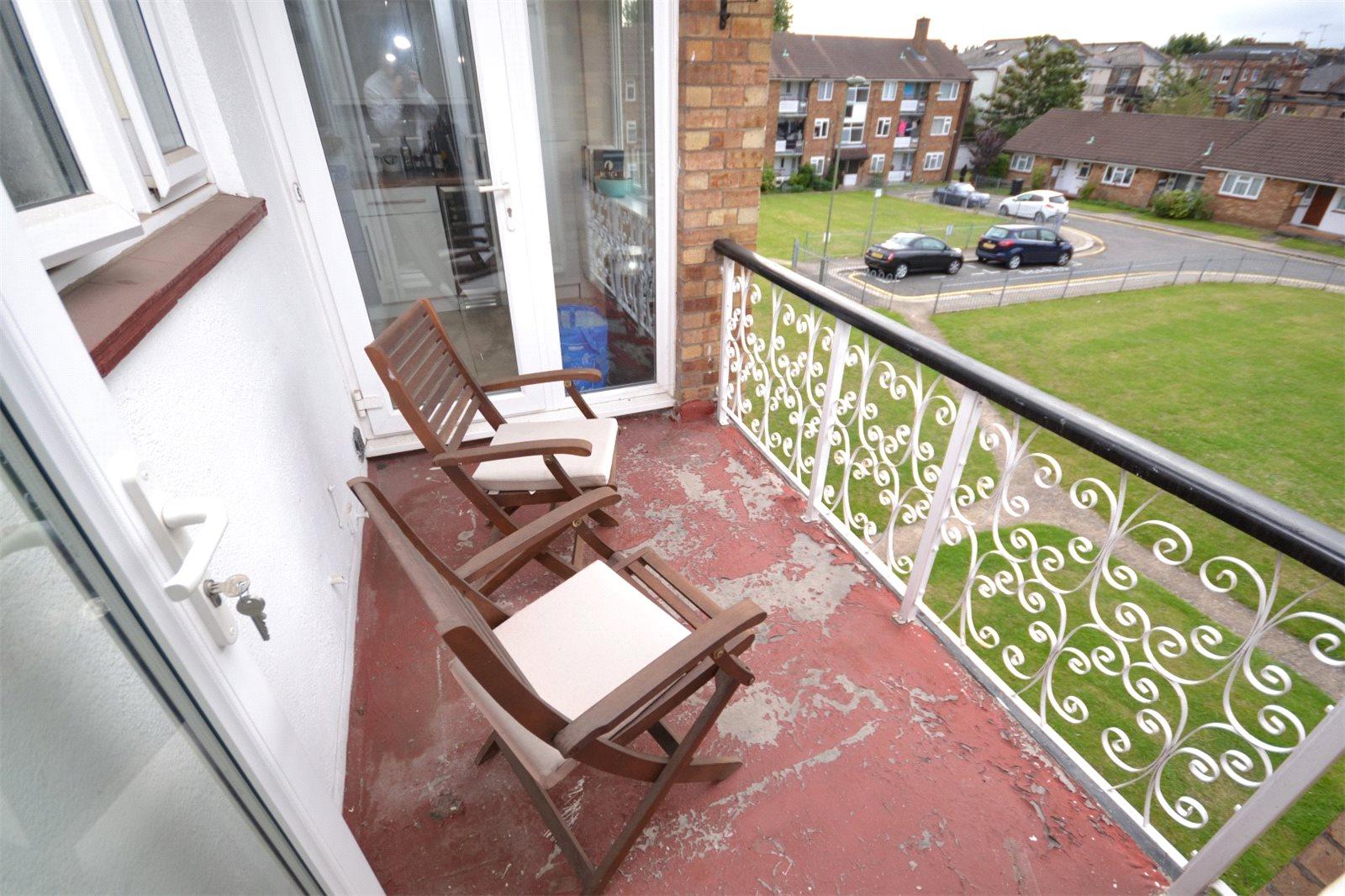 3 bedroom Apartment to rent - Martyn Gerrard