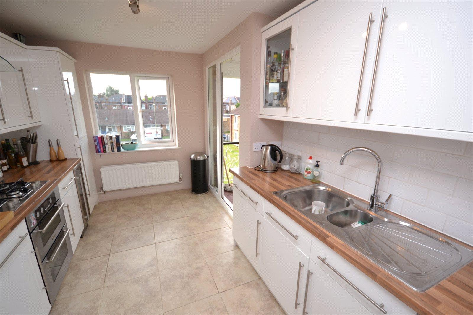 3 bedroom Apartment to rent - Martyn Gerrard