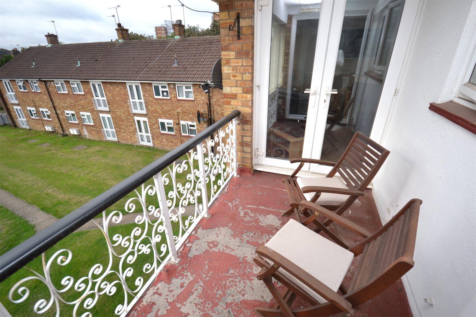 3 bedroom Apartment to rent - Martyn Gerrard