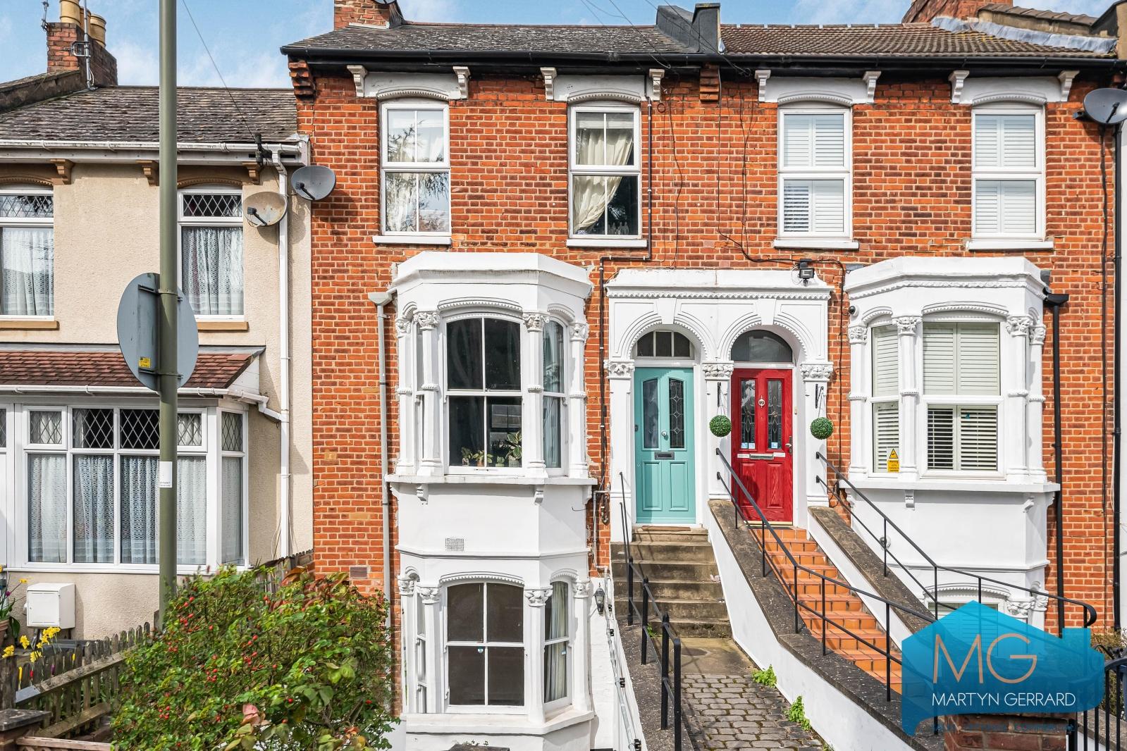 1 bedroom Apartment to rent + ' - Martyn Gerrard