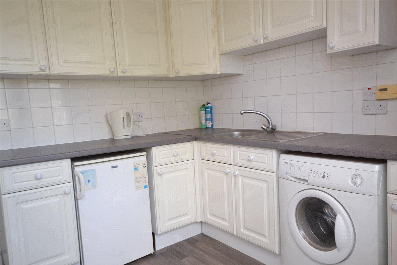 2 bedroom Apartment to rent - Martyn Gerrard