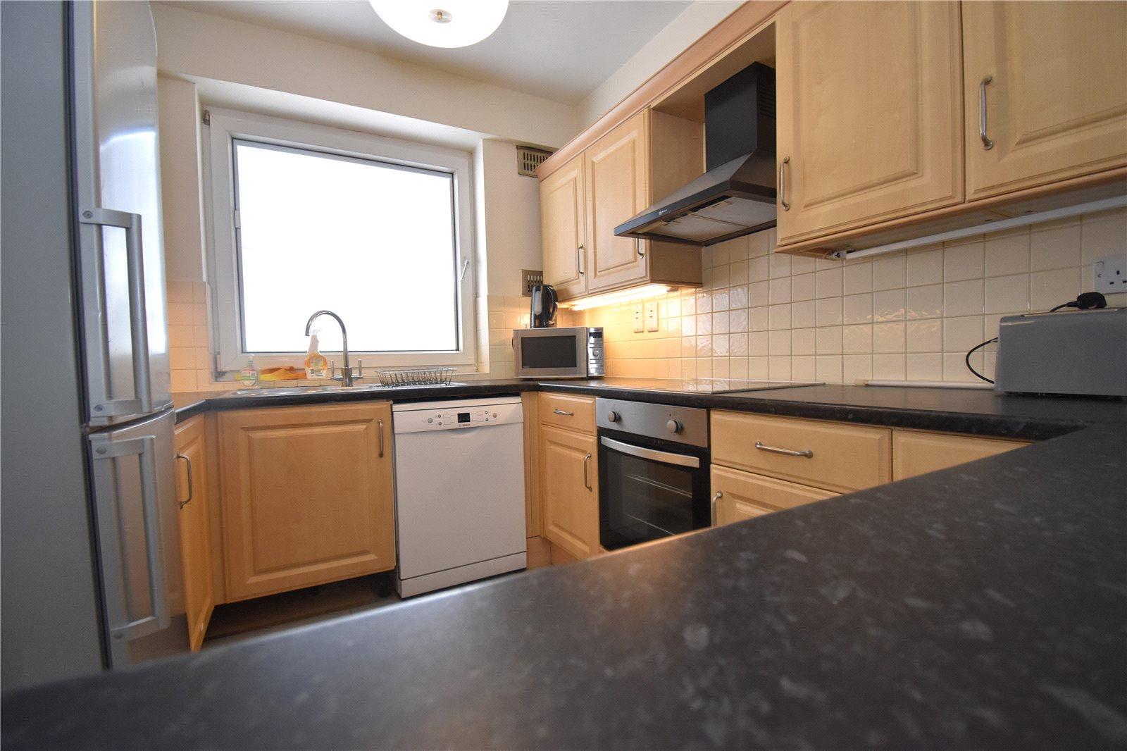 3 bedroom Ground Floor Flat to rent - Martyn Gerrard
