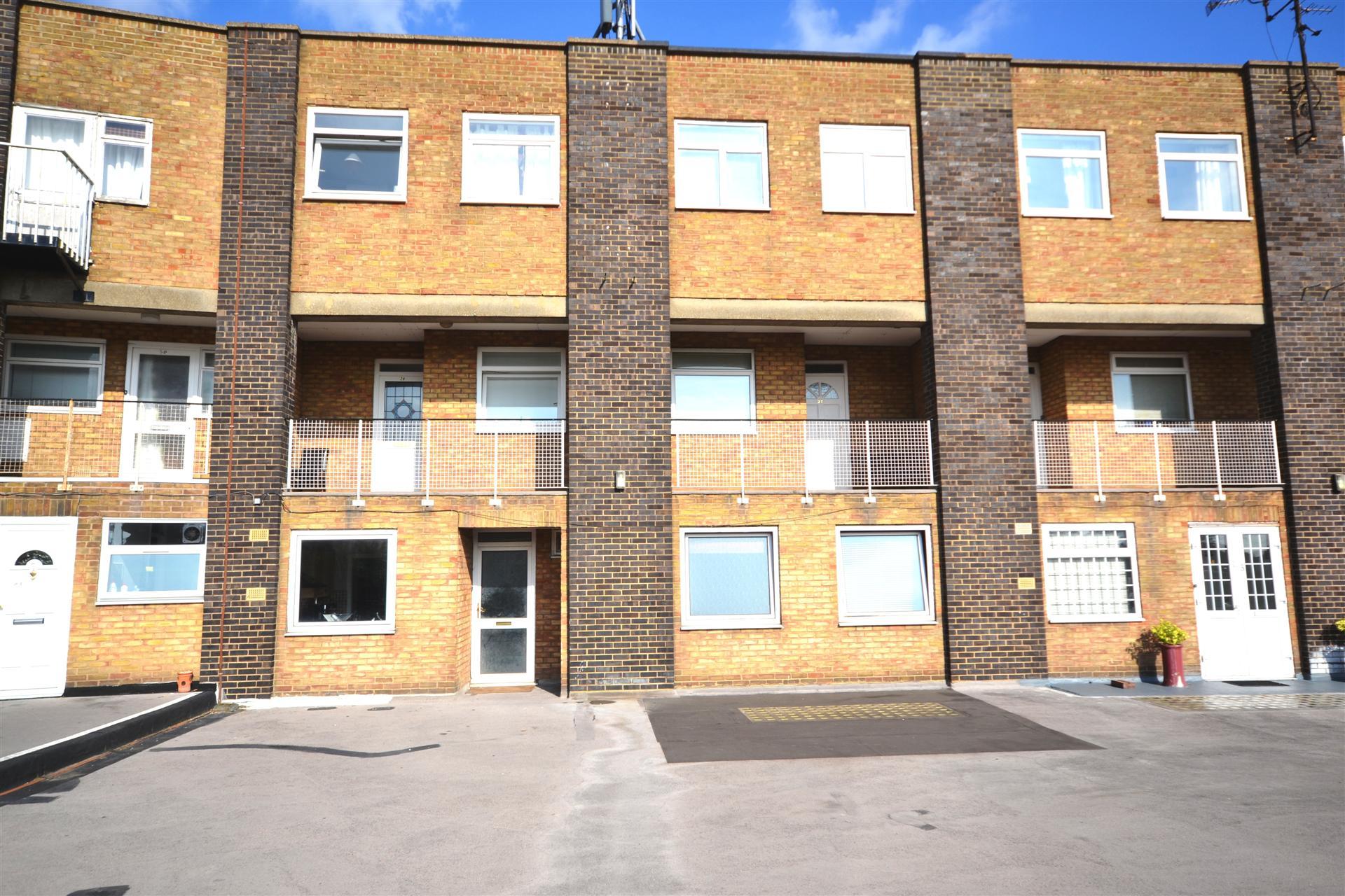 3 bedroom Ground Floor Flat to rent - Martyn Gerrard