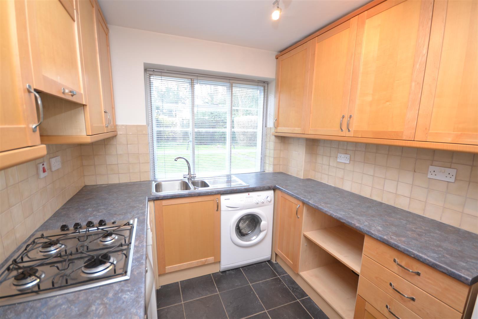 2 bedroom Ground Floor Flat to rent - Martyn Gerrard