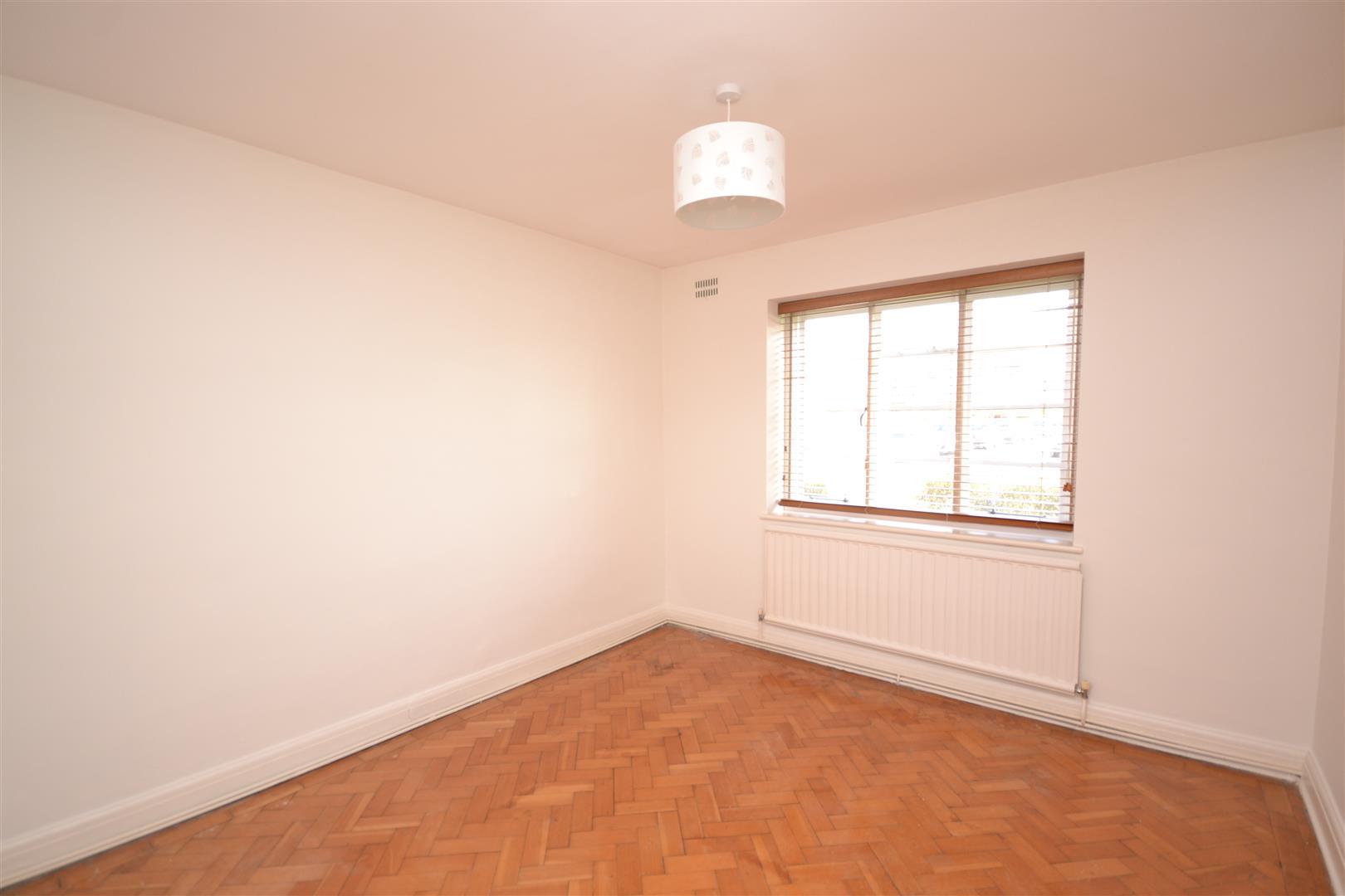 2 bedroom Ground Floor Flat to rent - Martyn Gerrard