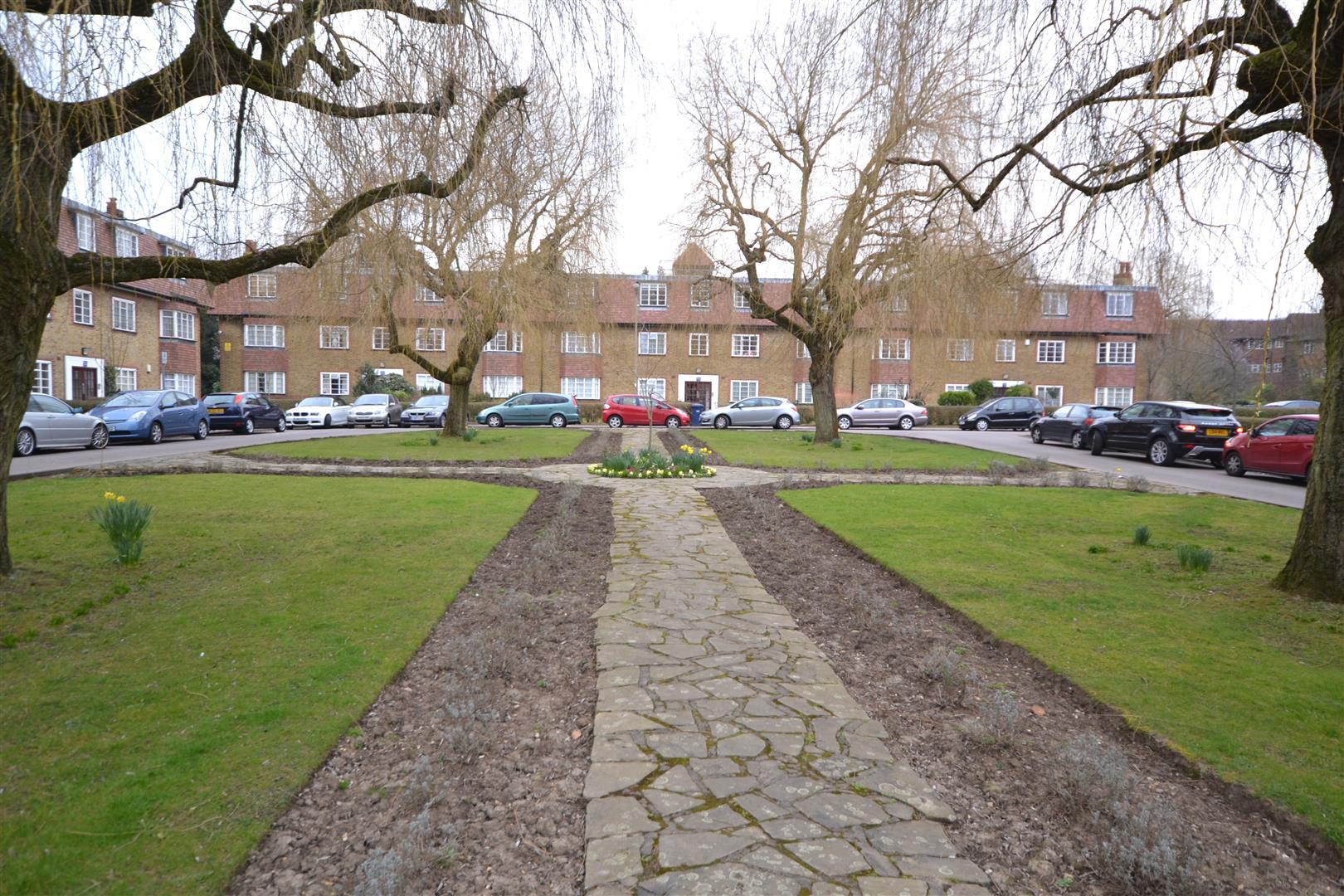 2 bedroom Ground Floor Flat to rent - Martyn Gerrard